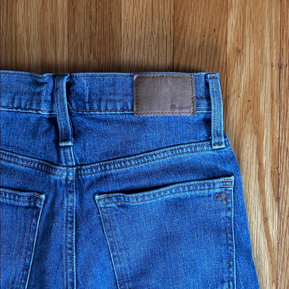 Madewell women’s Straight-Leg Denim Jeans in Blue - Picture 5 of 9